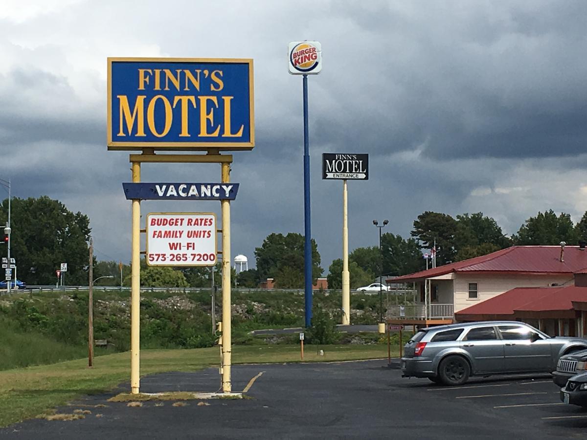 Finn's Motel Saint James Exterior foto